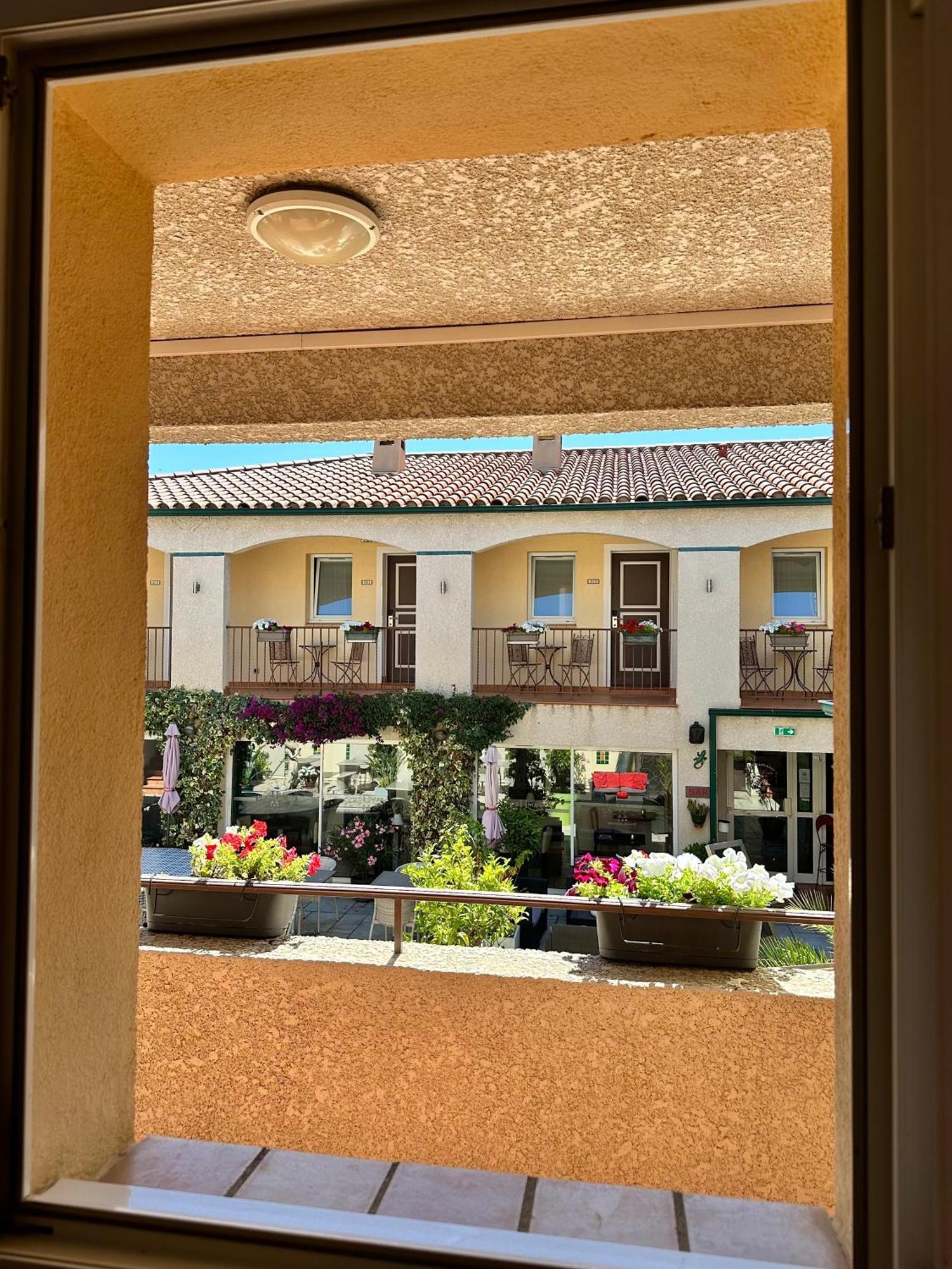 Logis Hotel Les II Mas - Perpignan Sud Cabestany Exterior foto